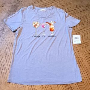 Always on vacation cute blingy t shirt size M NWT 89th + Madison 🤍💝